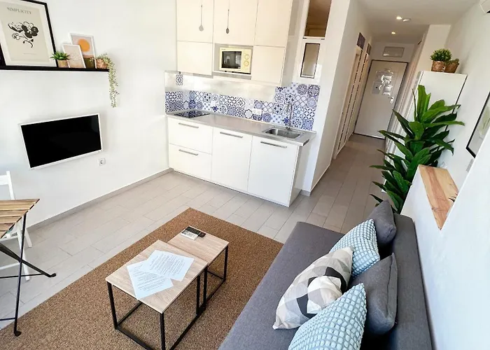 Elegant 1Bdr Bright Flat With Pool