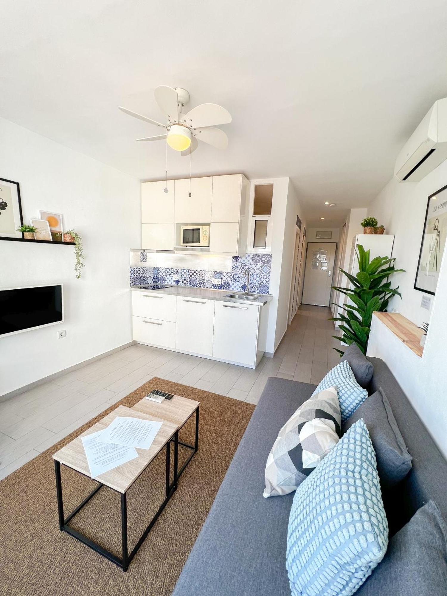Elegant 1bdr Bright Flat With Pool *